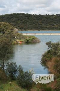 Recula de la margen derecha del embalse, envoyé par: kazan