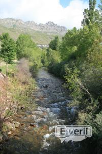 Desde el Puente de Valdepielago, sent by: creek