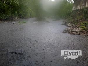 pescando bajo la lluvia, enviado por: erreka (No registrado)